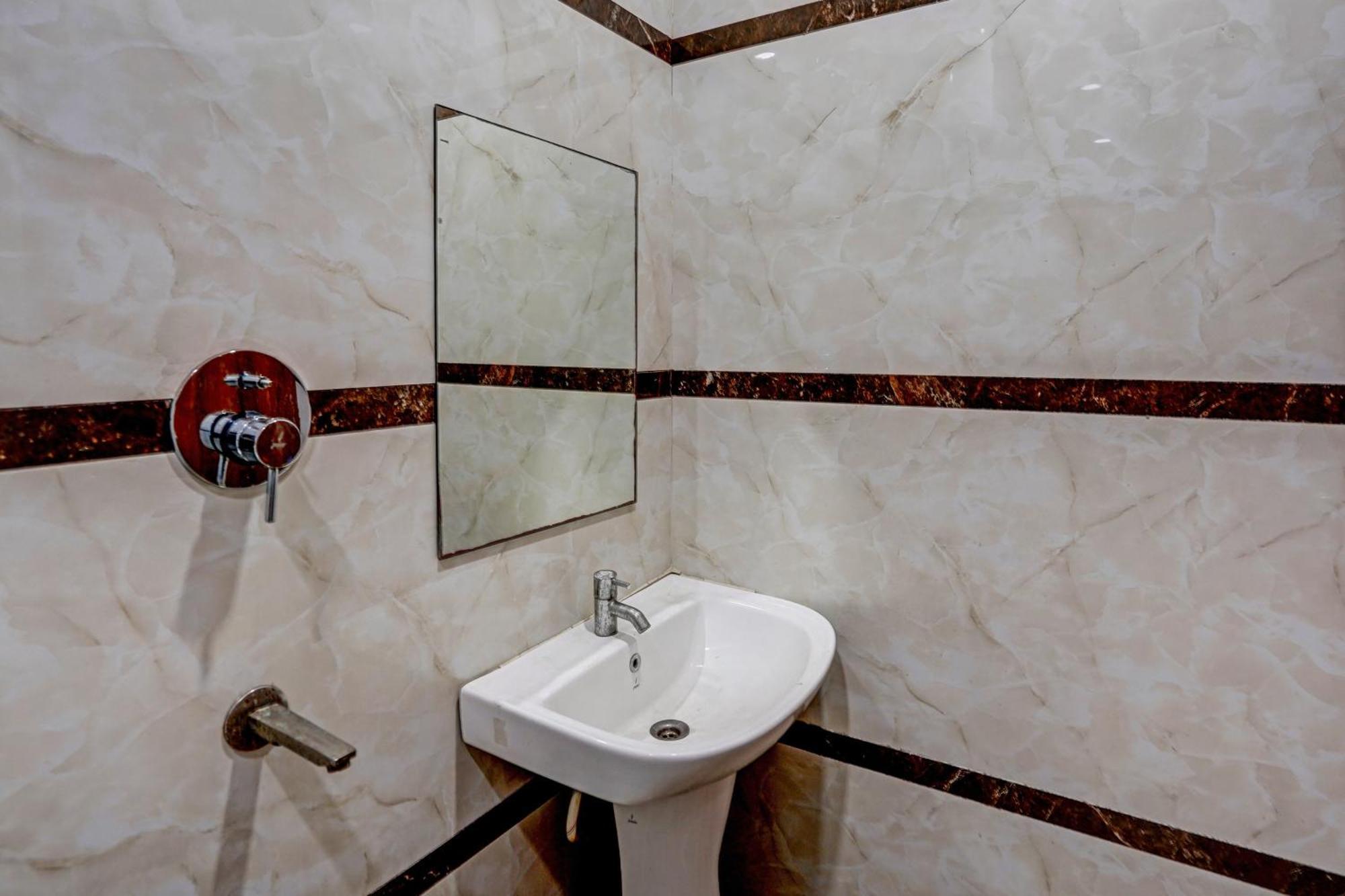 Hotel Hight Krone A Family Hotel Near Igi Airport Delhi نيودلهي المظهر الخارجي الصورة